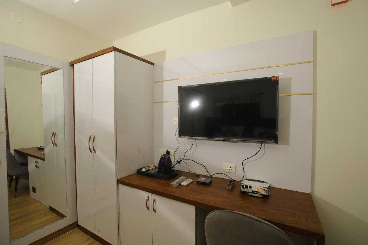 Radha Rani Residency Hotel Khammam Exterior photo