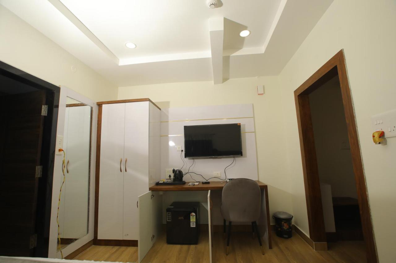 Radha Rani Residency Hotel Khammam Exterior photo